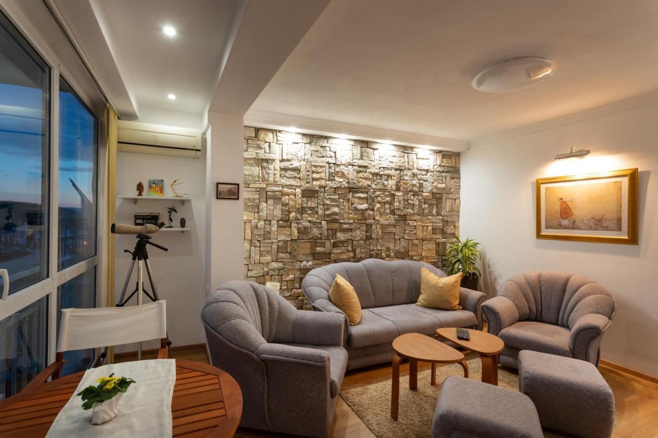 Tsarevets Panoramic Apartments 大特尔诺沃 外观 照片